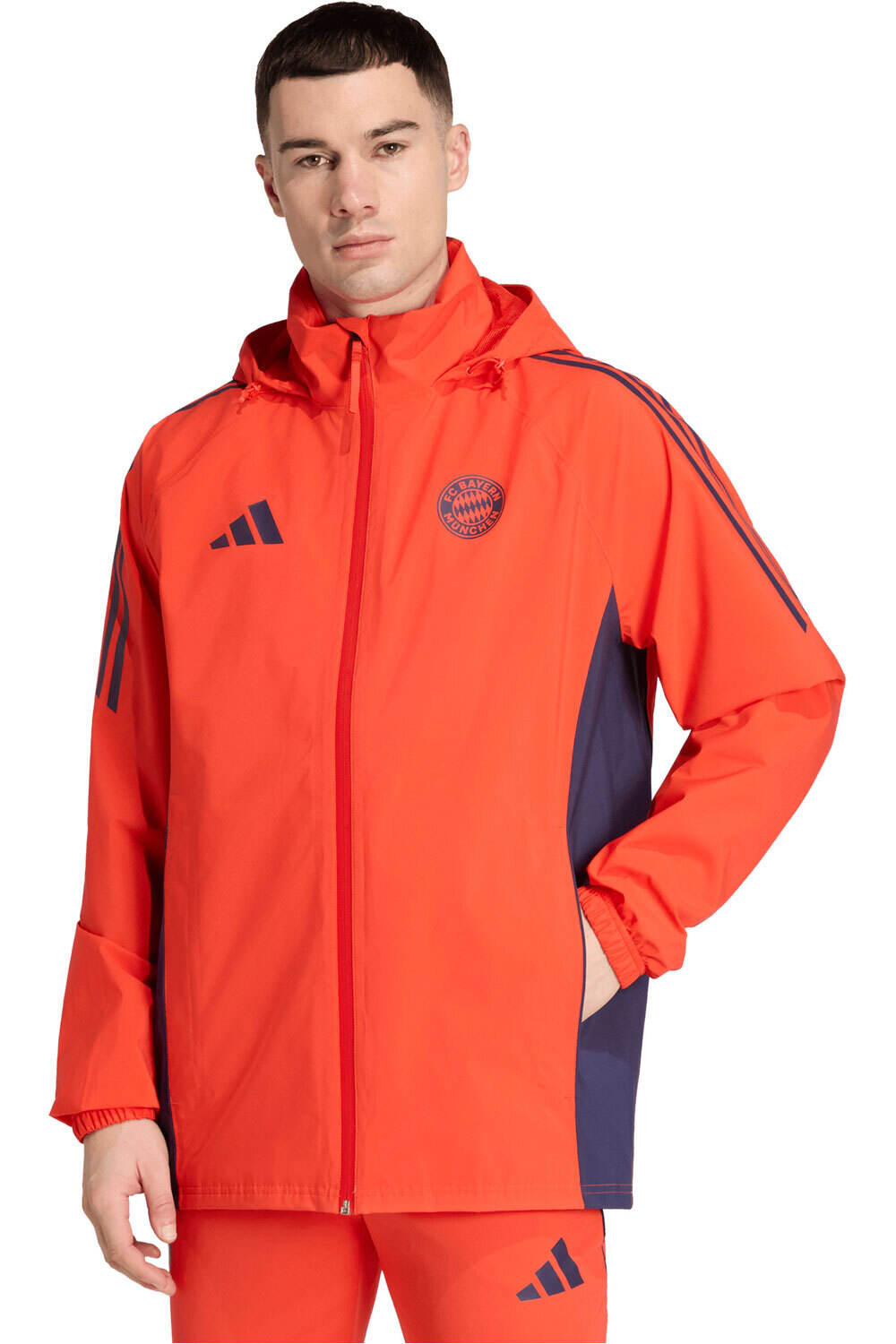 adidas sudadera entrenamiento fútbol IMPERMEABLE FC BAYERN TIRO 24 vista frontal