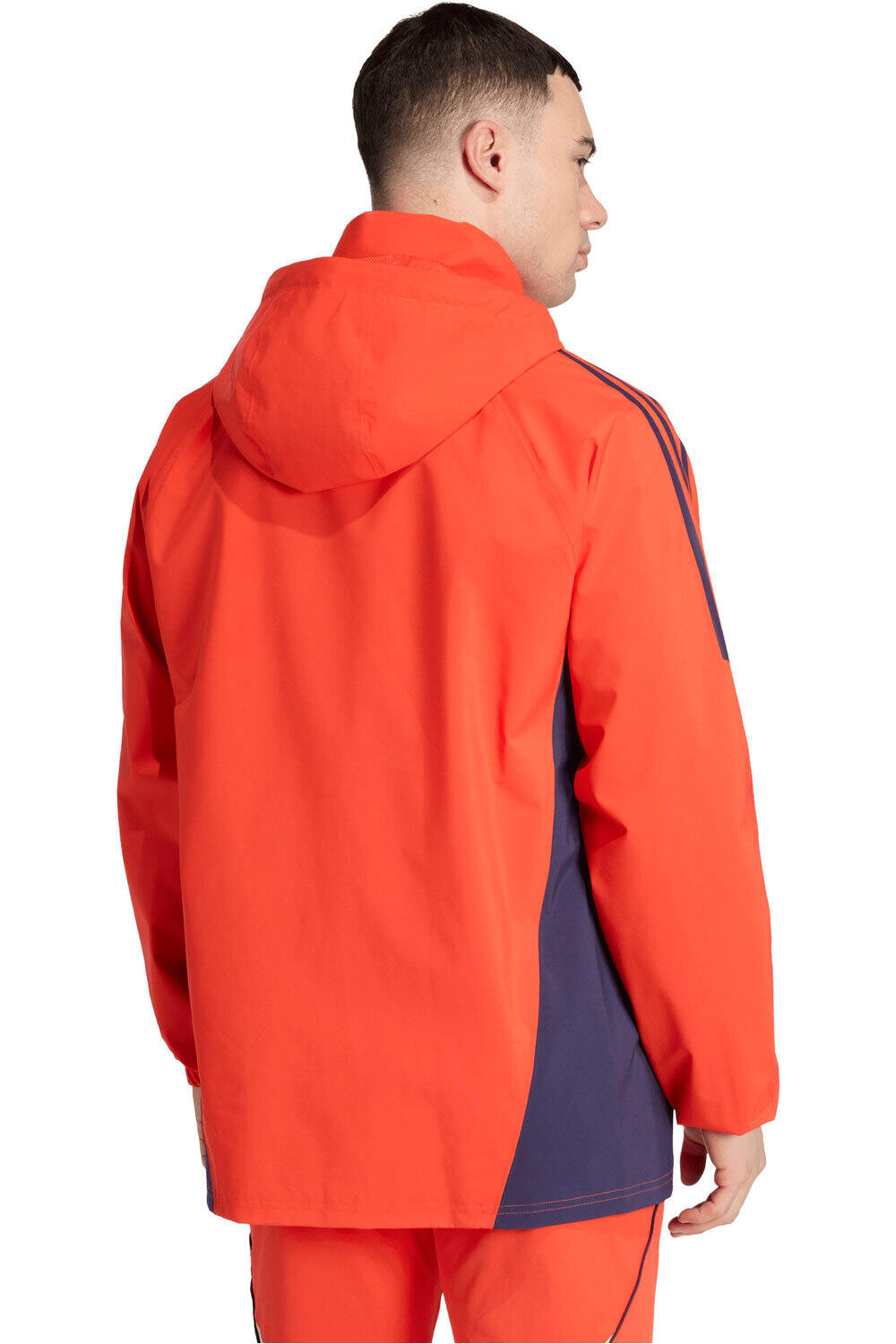 adidas sudadera entrenamiento fútbol IMPERMEABLE FC BAYERN TIRO 24 vista trasera