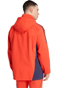 adidas sudadera entrenamiento fútbol IMPERMEABLE FC BAYERN TIRO 24 vista trasera