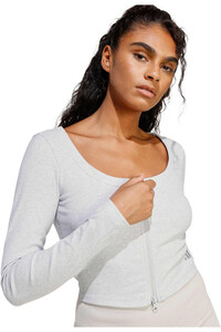 adidas sudadera mujer SEASONAL ESSENTIALS vista detalle