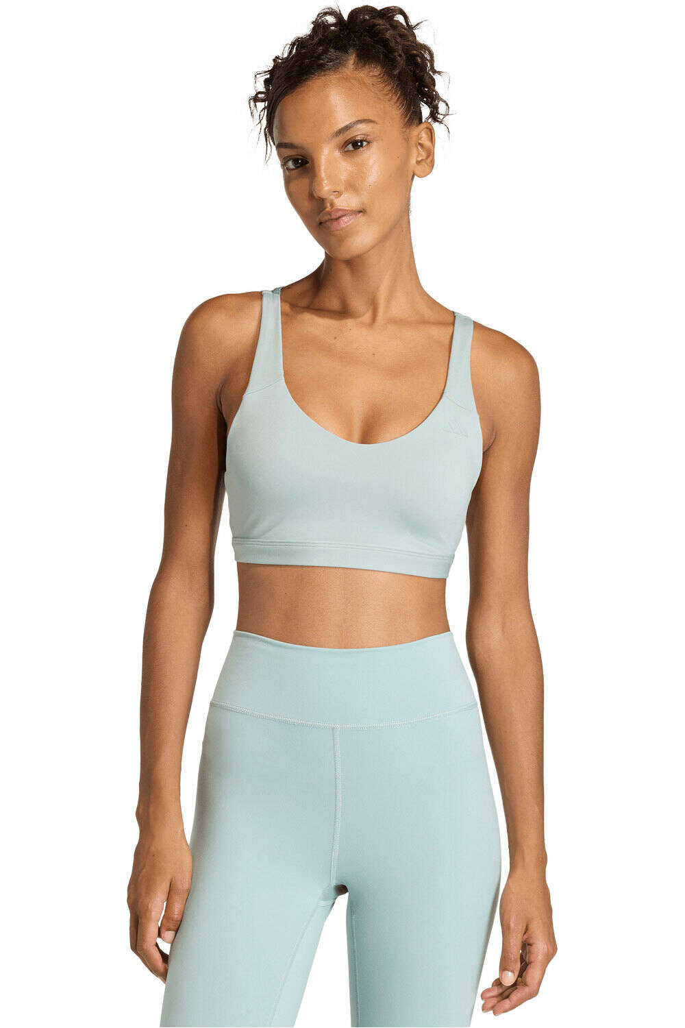 adidas sujetadores deportivos IMPACTO MEDIO ALL ME ESSENTIALS vista frontal