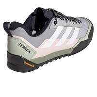 adidas zapatilla trekking mujer TERREX SKYCHASER SOLO 3 W vista trasera