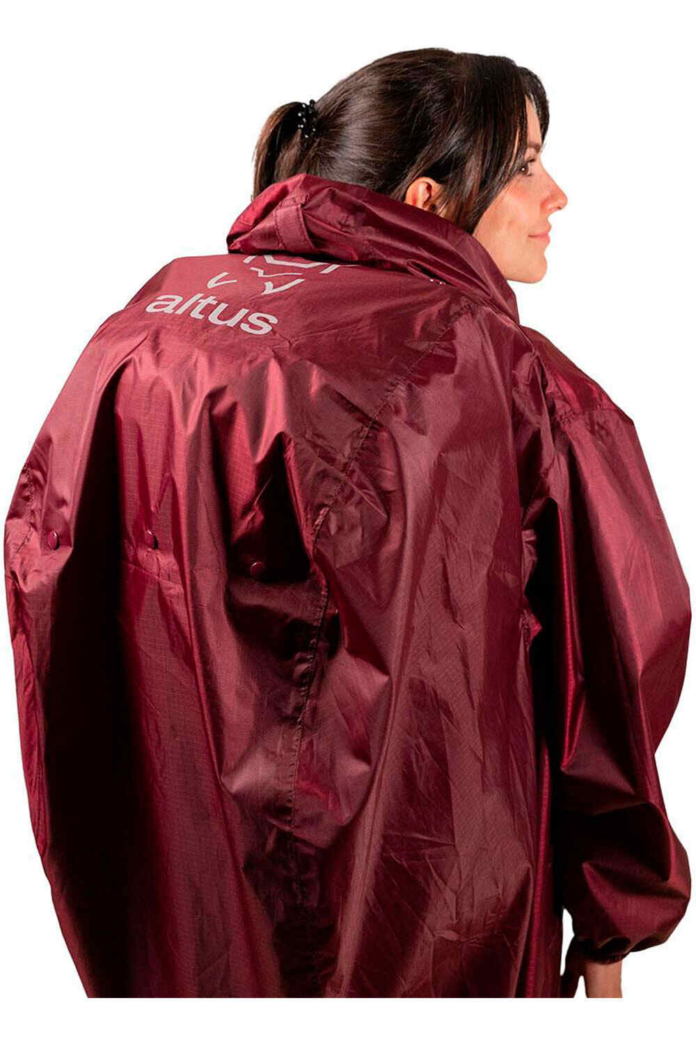 Altus poncho montaña ATMOSPHERIC J30 01
