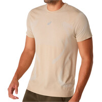 Asics camiseta técnica manga corta hombre ROAD SEAMLESS SS TOP vista detalle