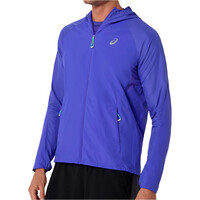 Asics CHAQUETA RUNNING HOMBRE ROAD PACKABLE JACKET vista detalle