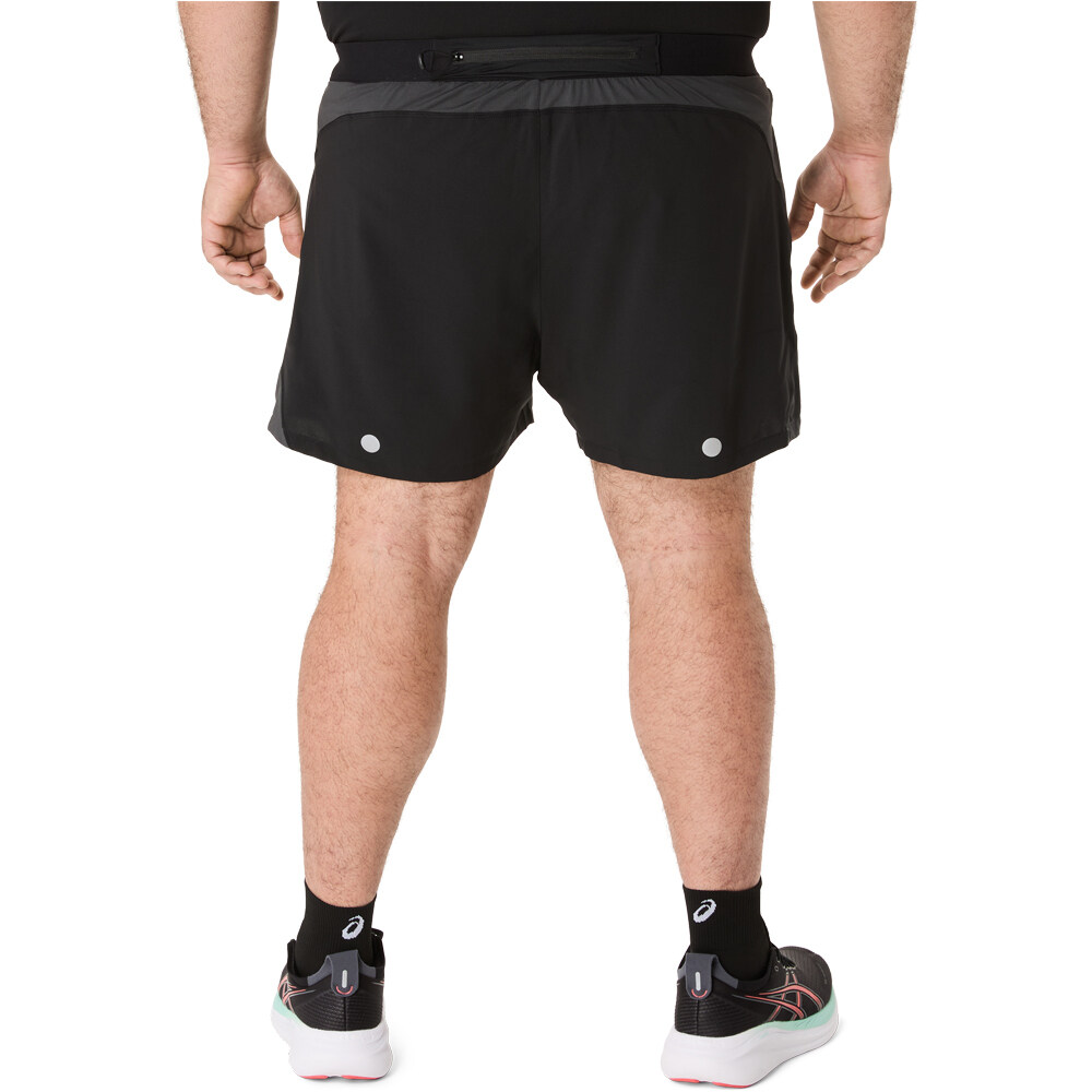 Asics pantaloneta técnica hombre ROAD 5IN SHORT vista trasera
