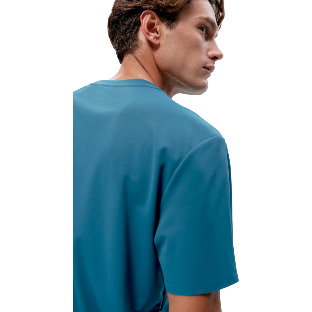 Born Living Yoga camiseta fitness hombre Dan vista detalle