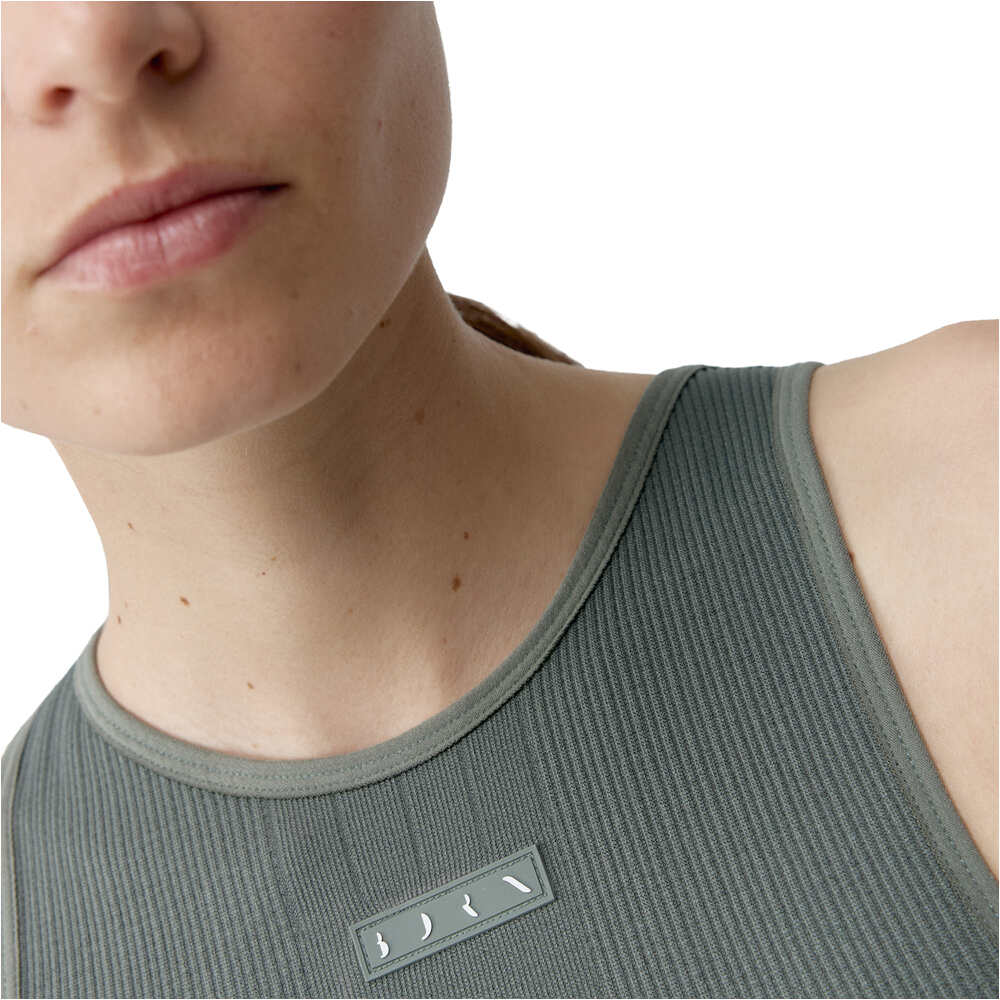 Born Living Yoga Camiseta Tirantes Yoga Nora vista detalle