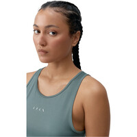 Born Living Yoga camisetas yoga Daila 2.0 vista detalle