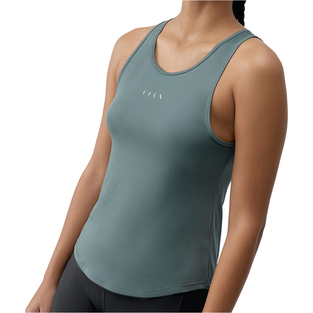 Born Living Yoga camisetas yoga Daila 2.0 vista frontal