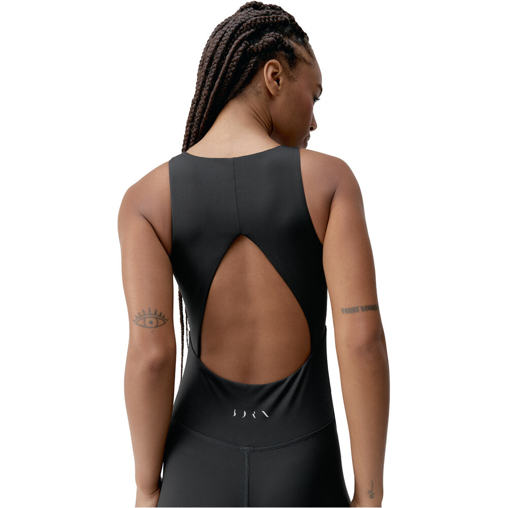 Born Living Yoga Mono Yoga Corpo 04