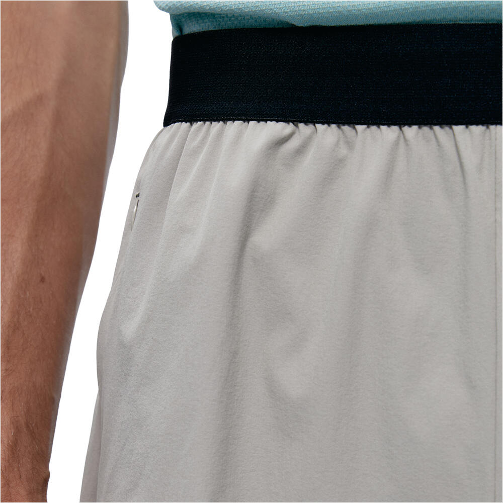 Born Living Yoga pantalón corto fitness hombre Malaui vista detalle