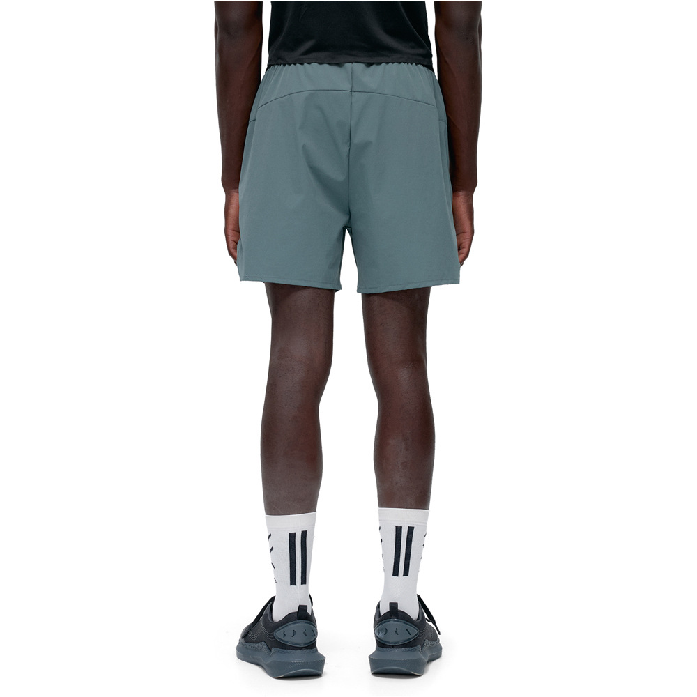 Born Living Yoga pantalón corto fitness hombre Malaui vista trasera