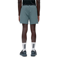 Born Living Yoga pantalón corto fitness hombre Malaui vista trasera