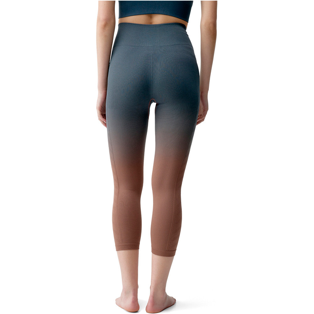 Born Living Yoga Pantalon Largo Yoga Dione vista trasera