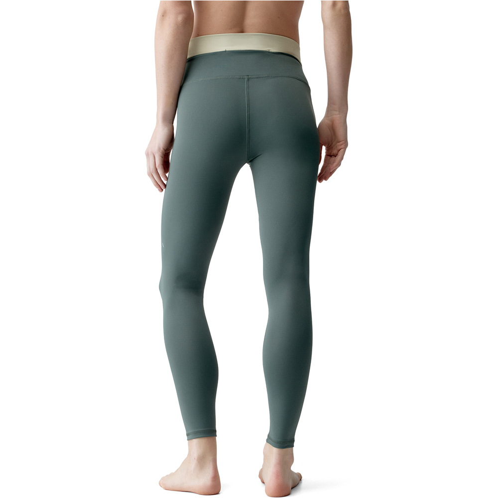 Born Living Yoga Pantalon Largo Yoga Fiorella vista trasera