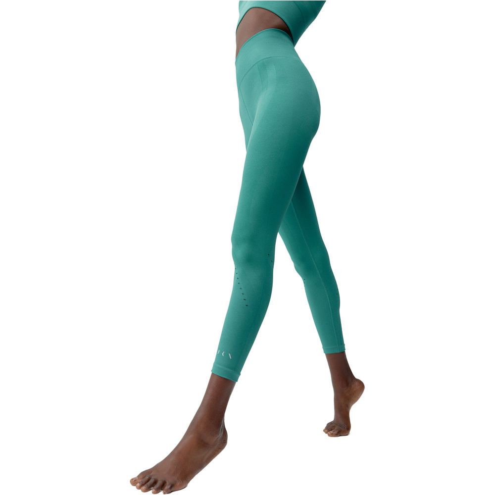 Born Living Yoga Pantalon Largo Yoga Legging Alana vista frontal