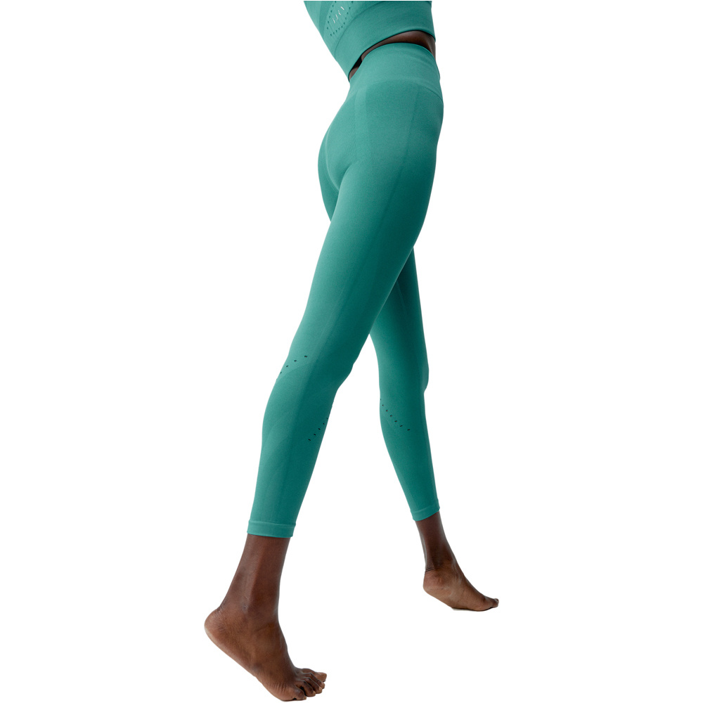 Born Living Yoga Pantalon Largo Yoga Legging Alana vista trasera