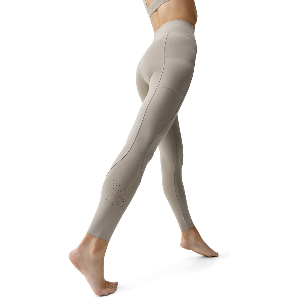 Born Living Yoga Pantalon Largo Yoga Legging Denise vista trasera