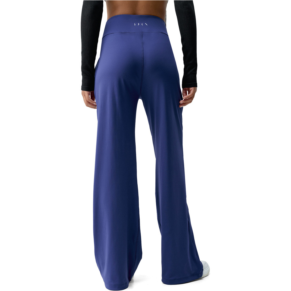 Born Living Yoga Pantalon Largo Yoga Lua Polo vista trasera