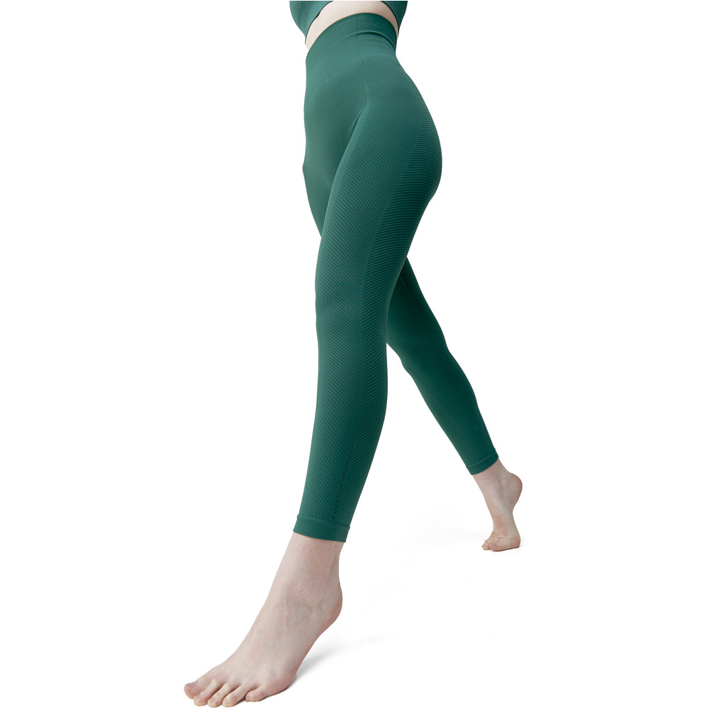 Born Living Yoga Pantalon Largo Yoga Naisha vista frontal