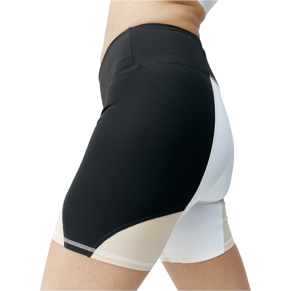 Born Living Yoga pantalones yoga Short Darana vista detalle