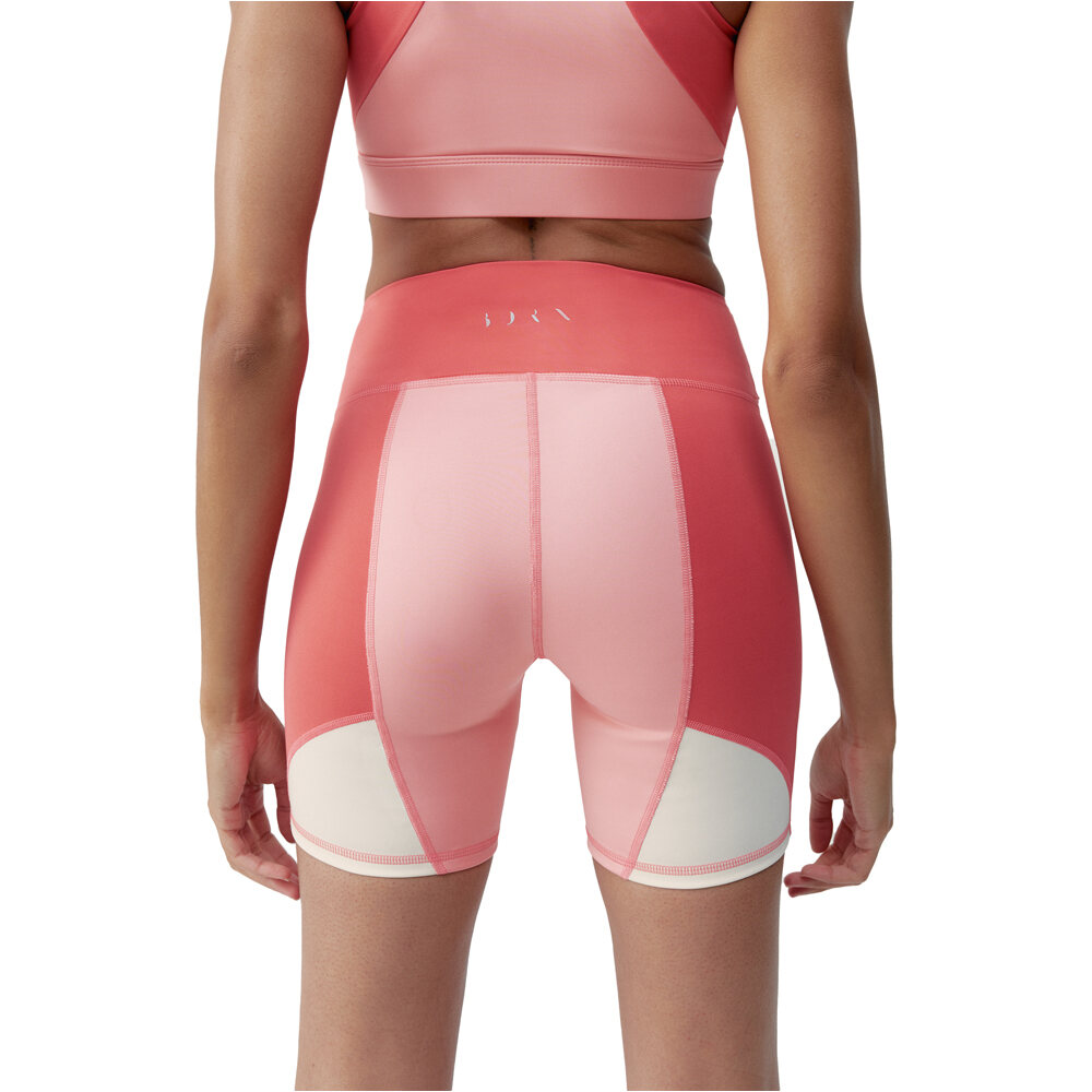 Born Living Yoga pantalones yoga Short Darana vista trasera