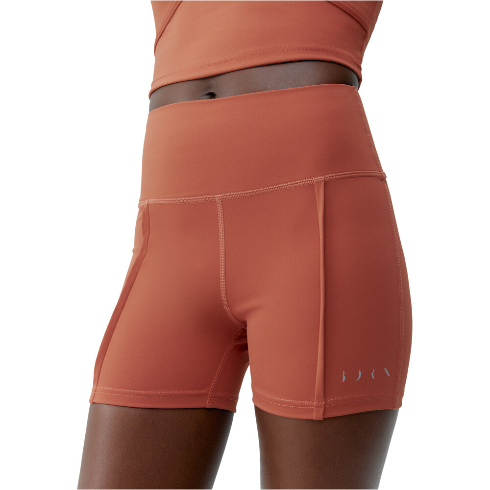 Born Living Yoga pantalones yoga Short Sayani vista frontal