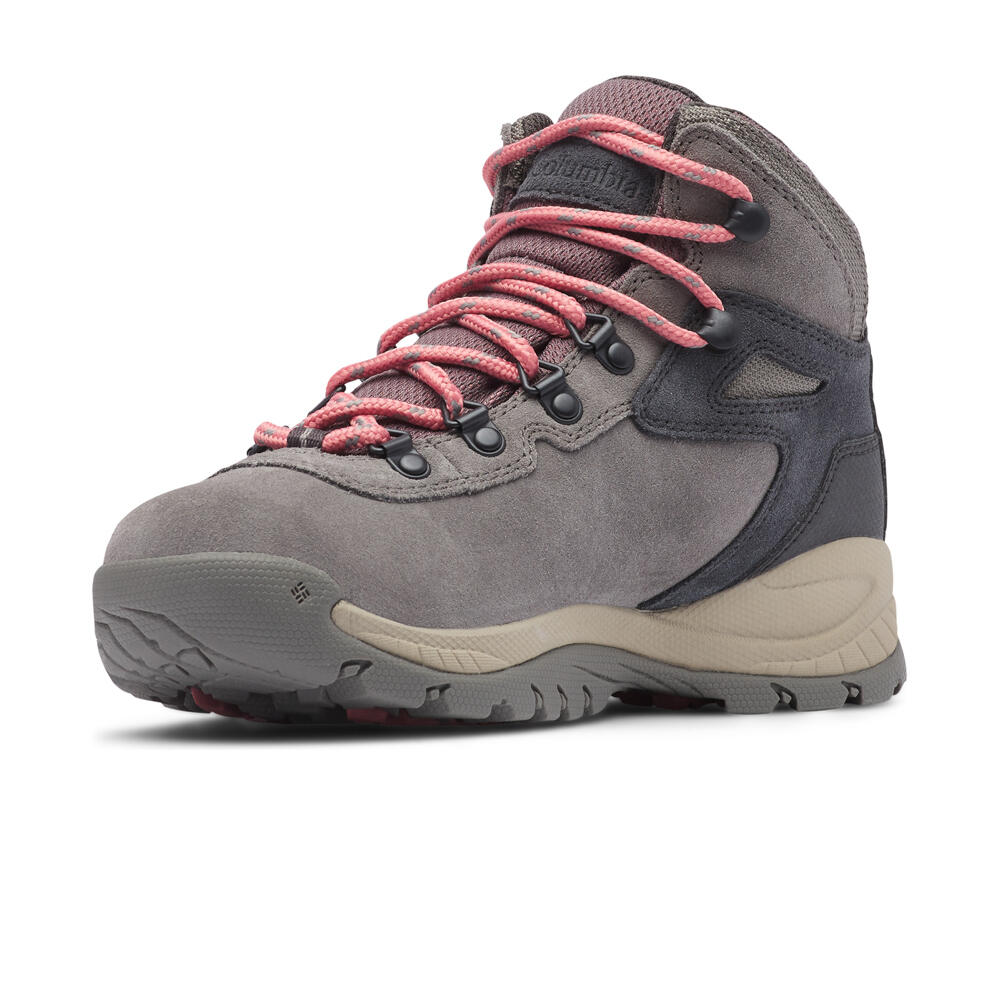 Columbia bota trekking mujer NEWTON RIDGE PLUS WATERPROOF AMPED vista trasera