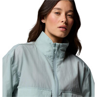 Columbia chaqueta softshell mujer Paracutie Cropped Cargo Windbreaker 04