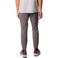 Columbia pantalón hombre Sage Peak Tapered Chino Pant vista trasera