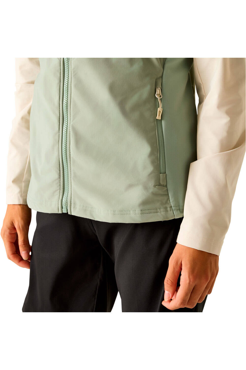 Dare2b chaqueta softshell mujer NomadicSoftshell vista detalle