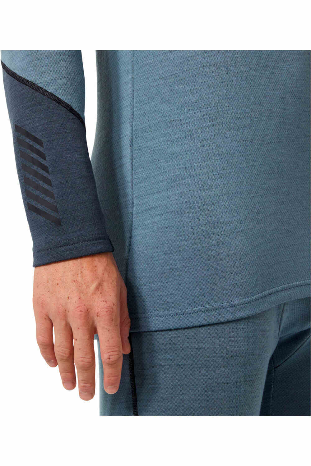Helly Hansen camiseta térmica manga larga hombre LIFA MERINO MIDW LOGO vista detalle