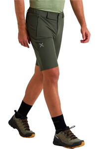 Montura pantalón corto montaña hombre WALK BERMUDA vista detalle