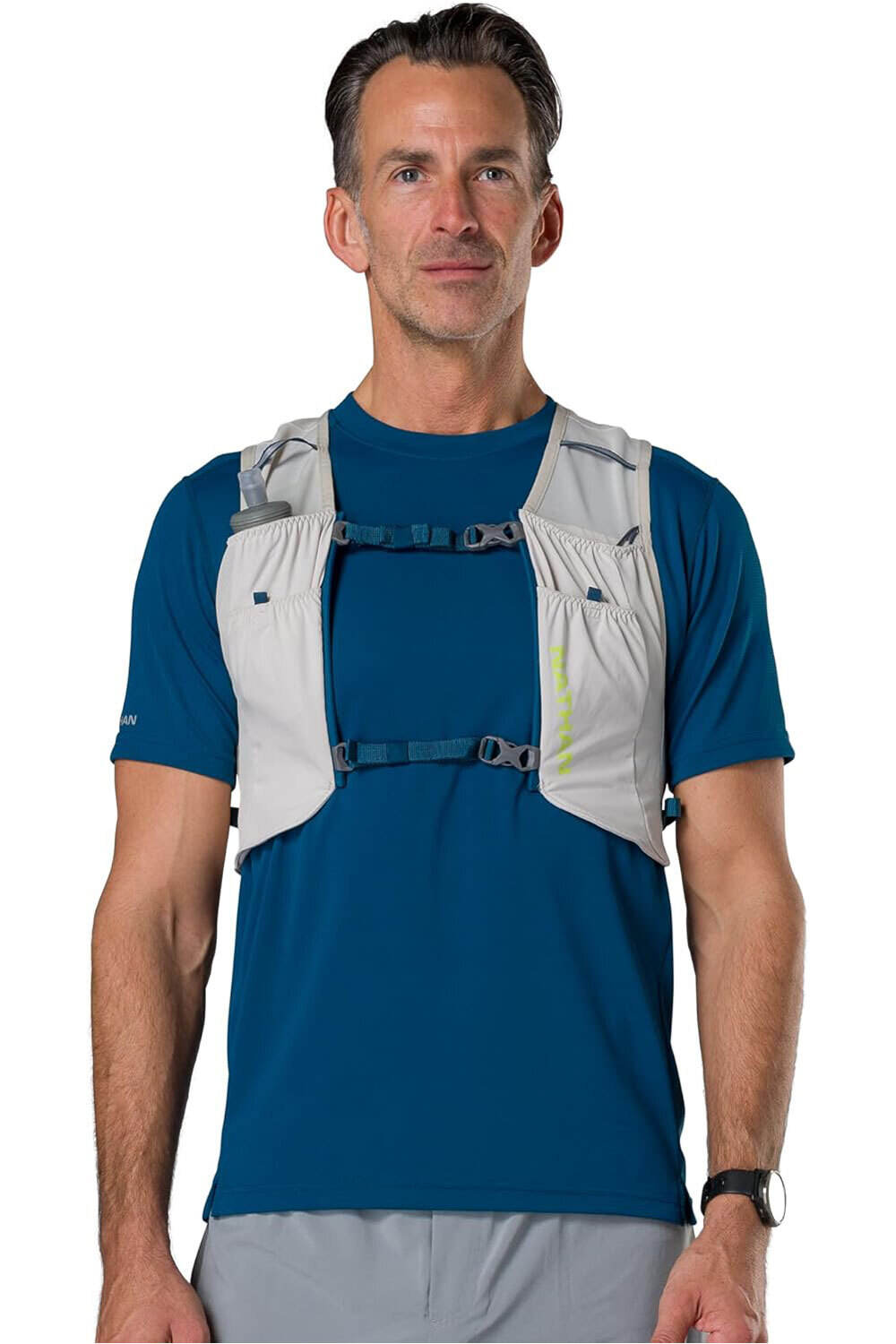 Nathan varios running Pinnacle FeatherLite Vest vista frontal
