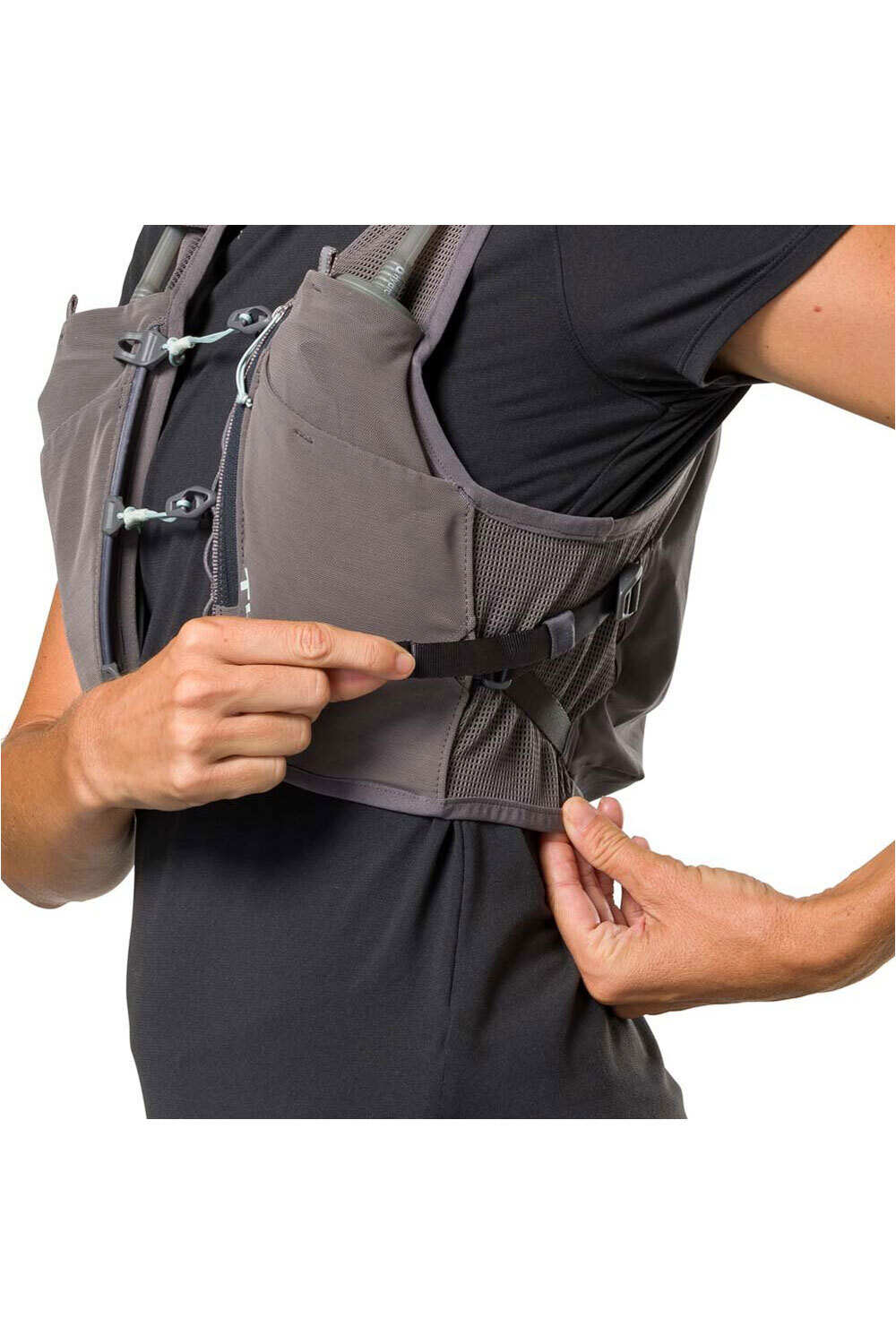 Nathan varios running Wm's Pinnacle Breeze 4L 02