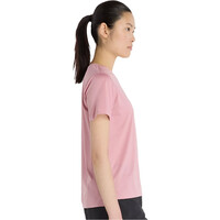 New Balance camiseta entrenamiento manga corta mujer Sport Essentials T-Shirt vista detalle