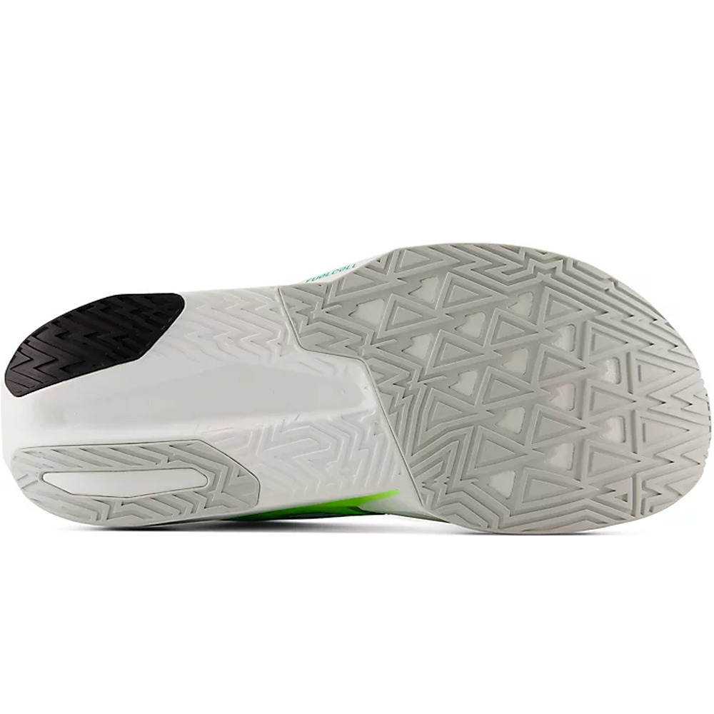 New Balance zapatilla running hombre FuelCell Rebel v5 vista trasera