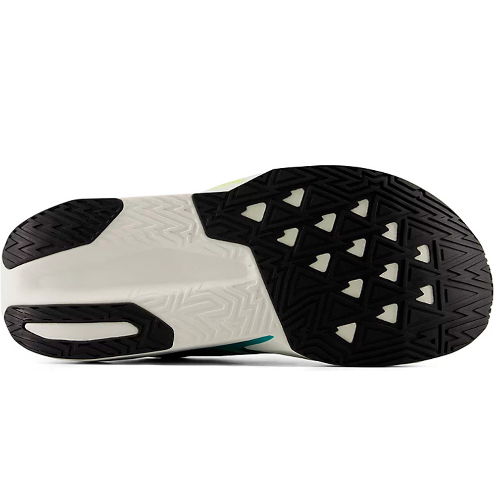 New Balance zapatilla running mujer FuelCell Rebel v5 vista trasera