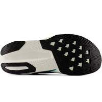 New Balance zapatilla running mujer FuelCell Rebel v5 vista trasera