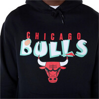 New Era sudadera baloncesto CHICAGO BULLS GRAPHIC HOODIE NE vista detalle