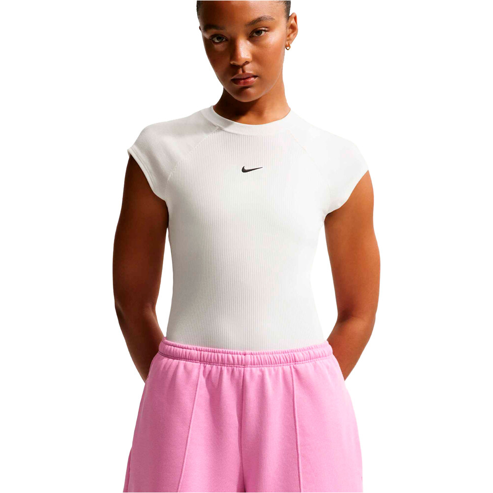 Nike bermuda mujer W NSW OFFLN CHLL FT SHORT vista detalle