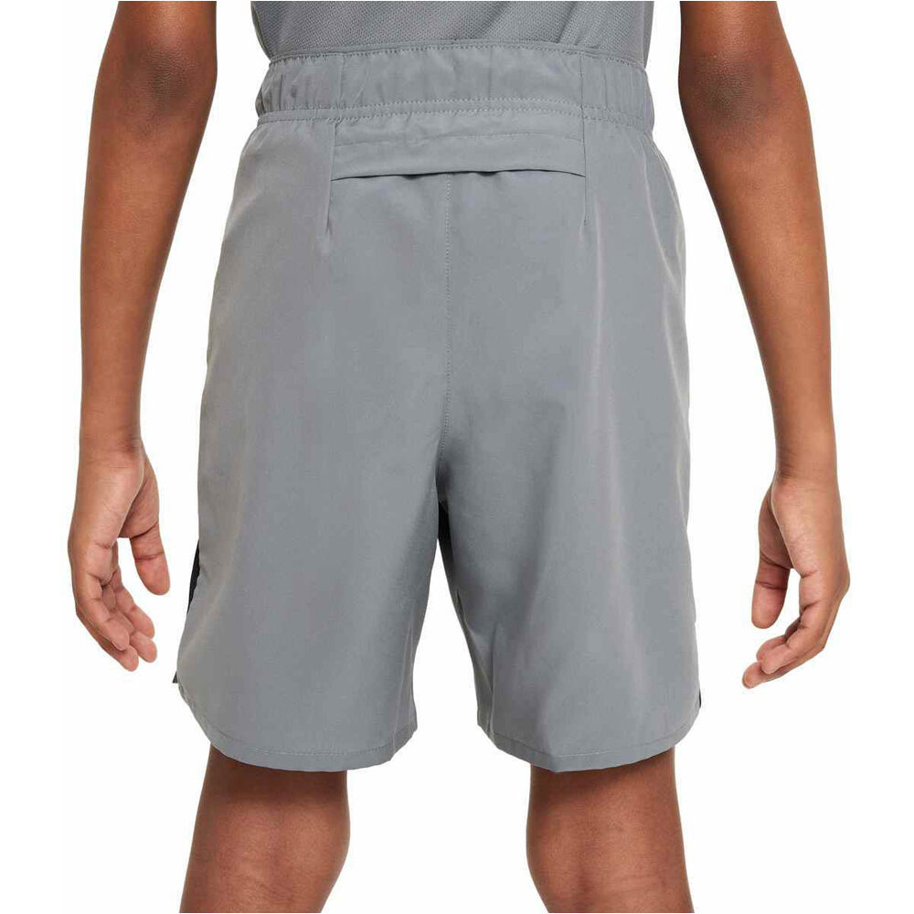 Nike bermuda niño B NK DF CHALLENGER SHORT vista trasera