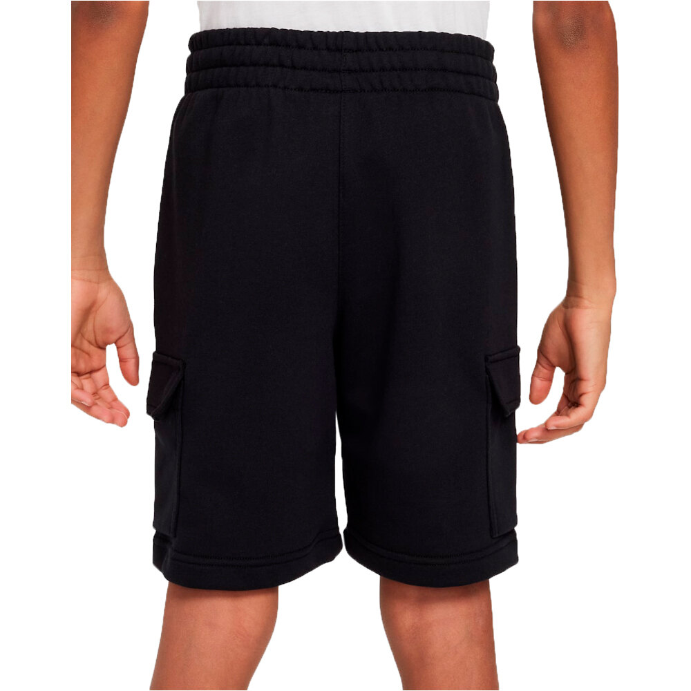 Nike bermuda niño K NSW CLUB FT CRGO SHORT LBR vista trasera