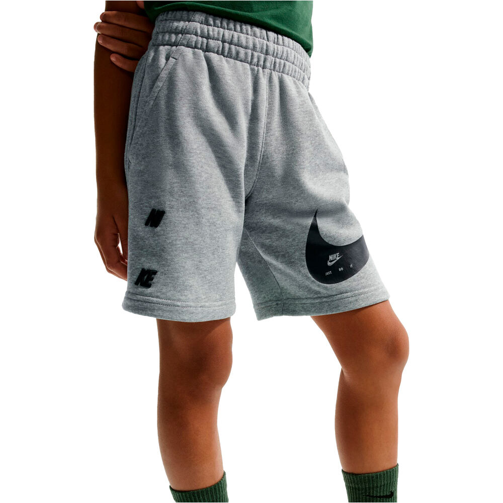 Nike bermuda niño K NSW CLUB FT SHORT BRAND NG vista detalle