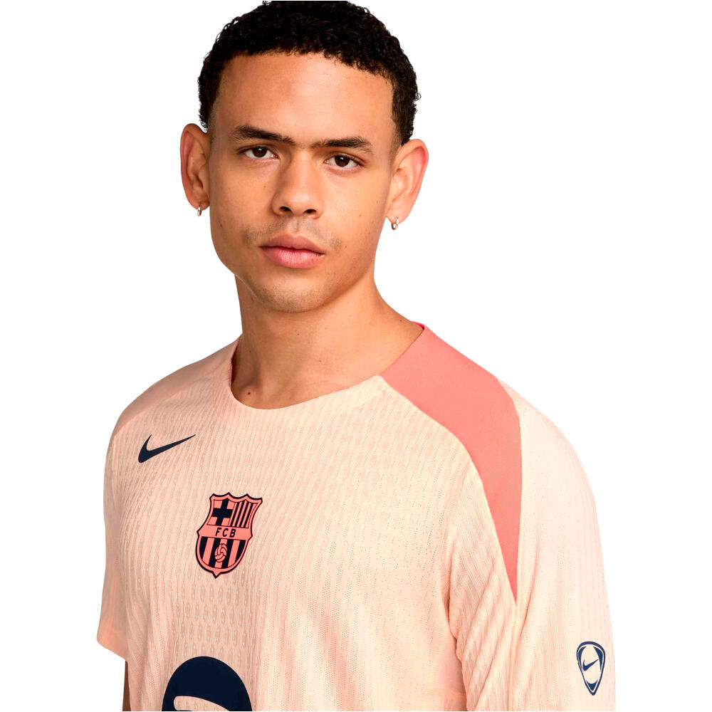 Nike camiseta de fútbol oficiales BARCELONA 26 MNK DFADV STRKELT SSTOPK3R vista detalle