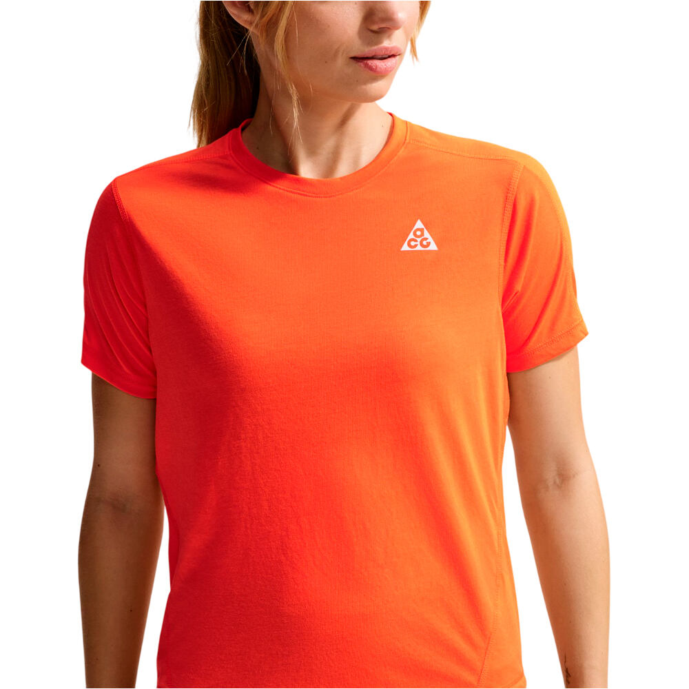 Nike camiseta entrenamiento manga corta mujer W ACG TRAIL DF SS TOP vista detalle