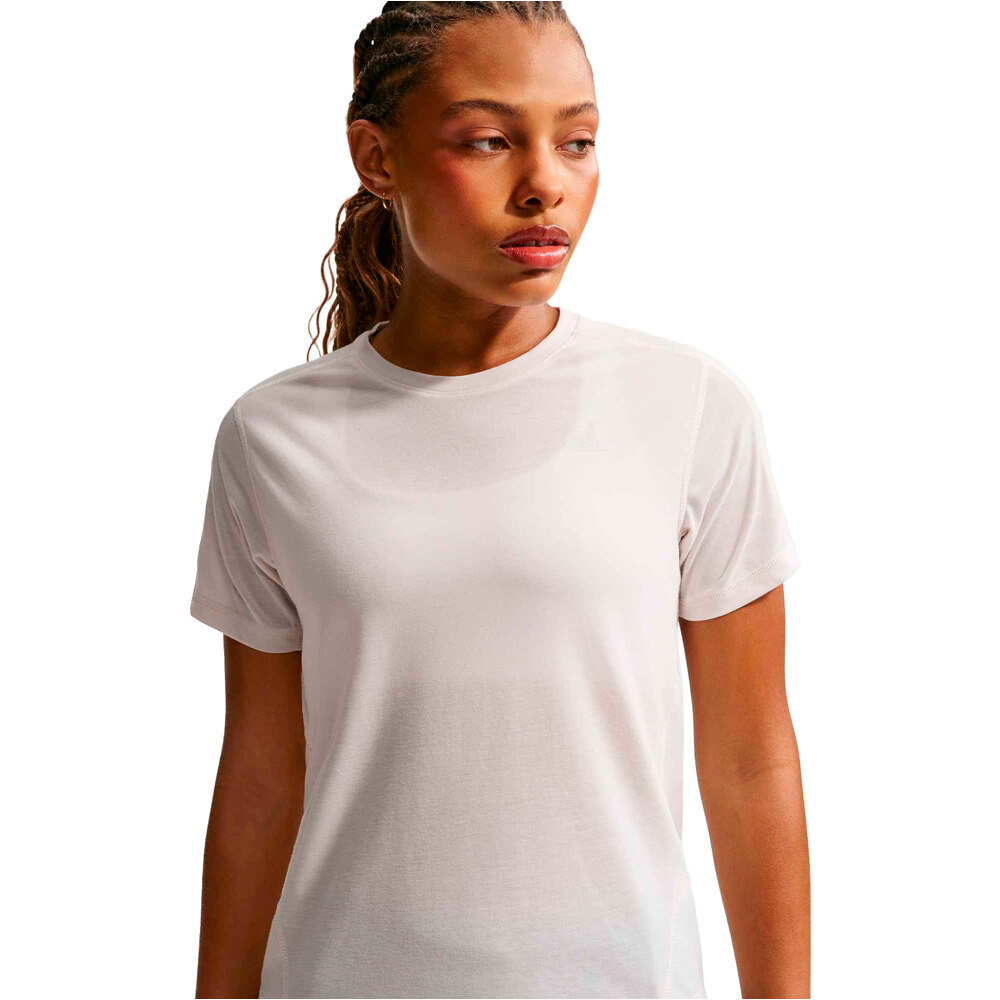 Nike camiseta entrenamiento manga corta mujer W ACG TRAIL DF SS TOP vista detalle