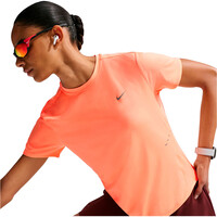 Nike camiseta entrenamiento manga corta mujer W NK SWIFT DF SS TOP 04