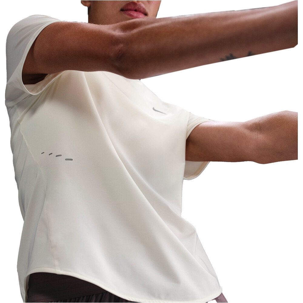 Nike camiseta entrenamiento manga corta mujer W NK SWIFT DF SS TOP vista detalle